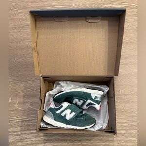 New-B 574 NEW-B Hook & Loop Toddler Sneaker